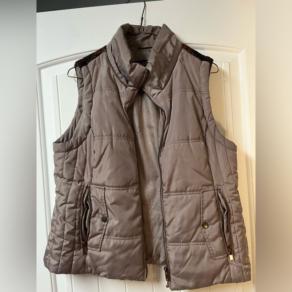 Coffee Shop New York By Buckle Womens Vest